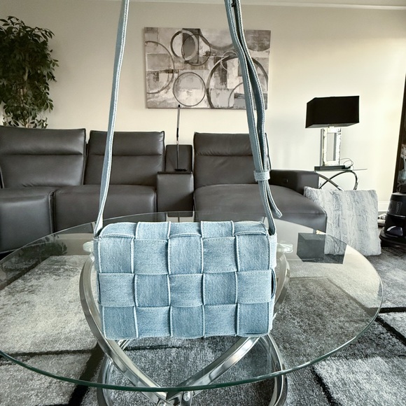 Authentic Bottega Veneta Denim Maxi Intrecciato Cassette Crossbody Bag - Picture 5 of 8